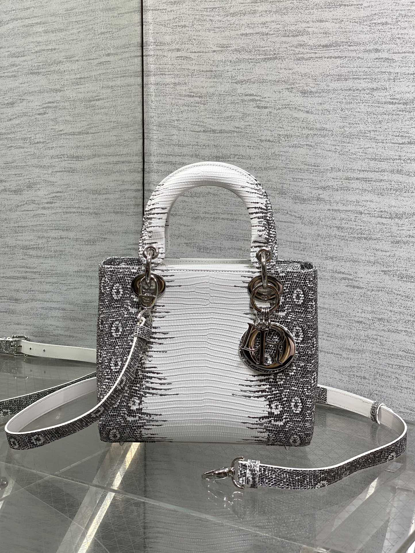 ディオール「Dior」グレーティガー レザーハンドバッグ