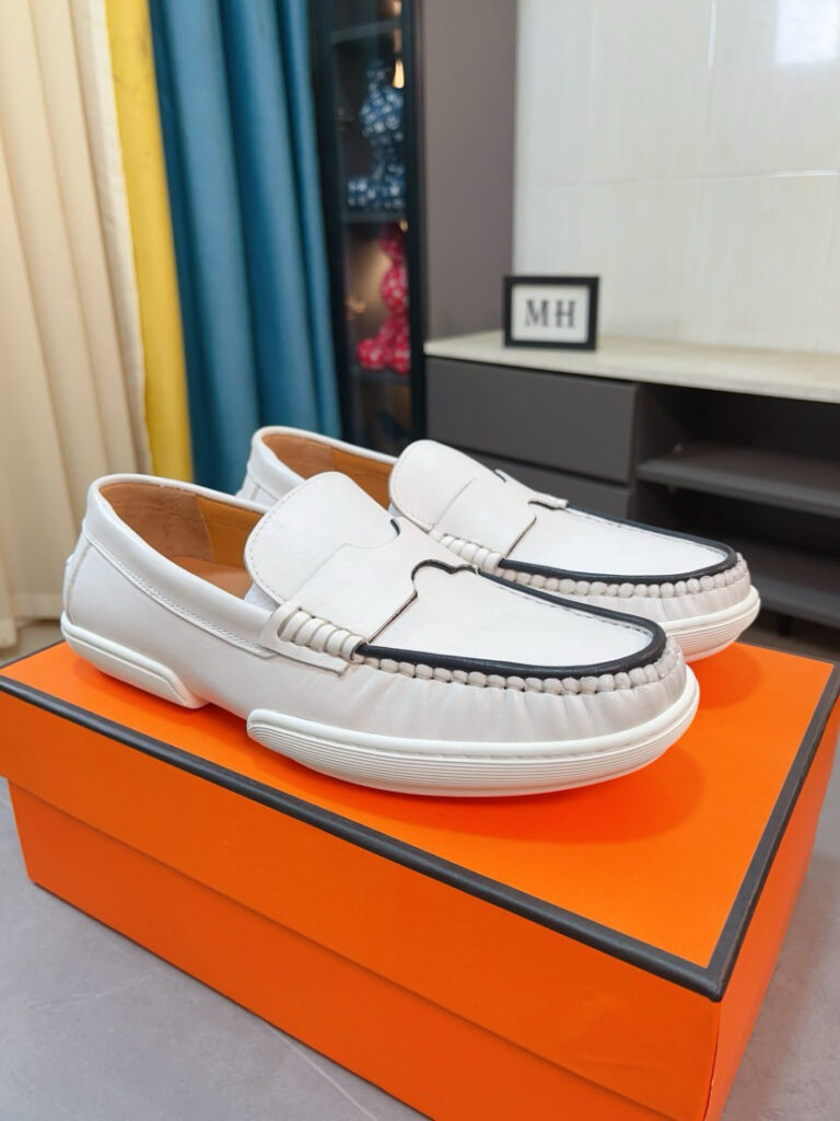 エルメス［Hermès］おしゃれなペアスニーカー