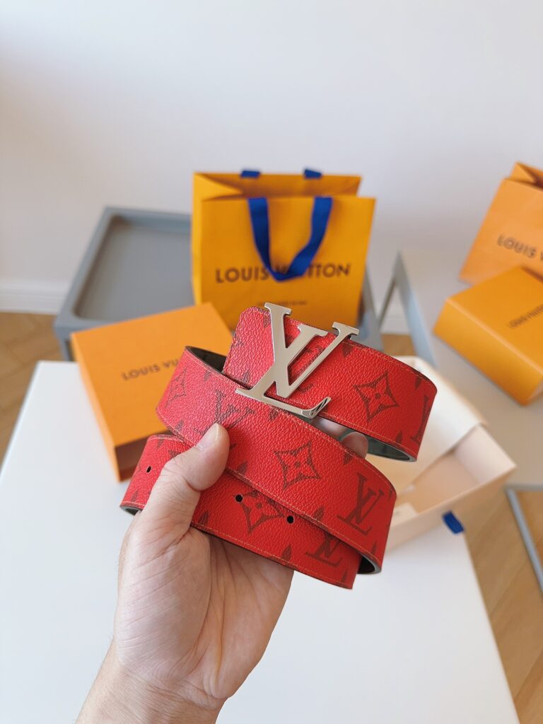 ルイ・ヴィトン「Louis Vuitton」ベルト・LV イニシャル 40MM