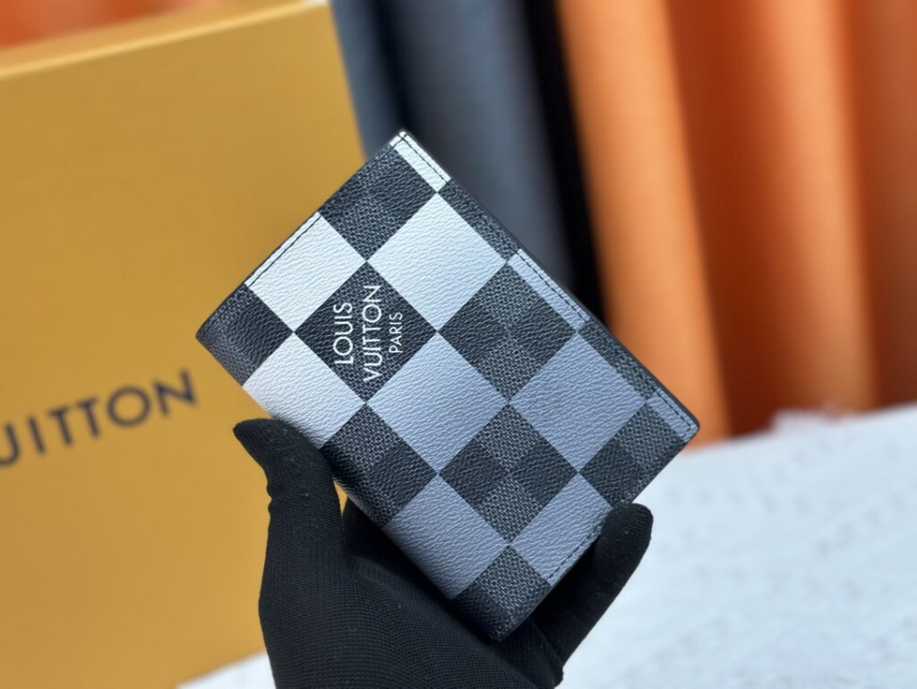ルイ・ヴィトン パスポートカバー クーヴェルテュール・パスポール