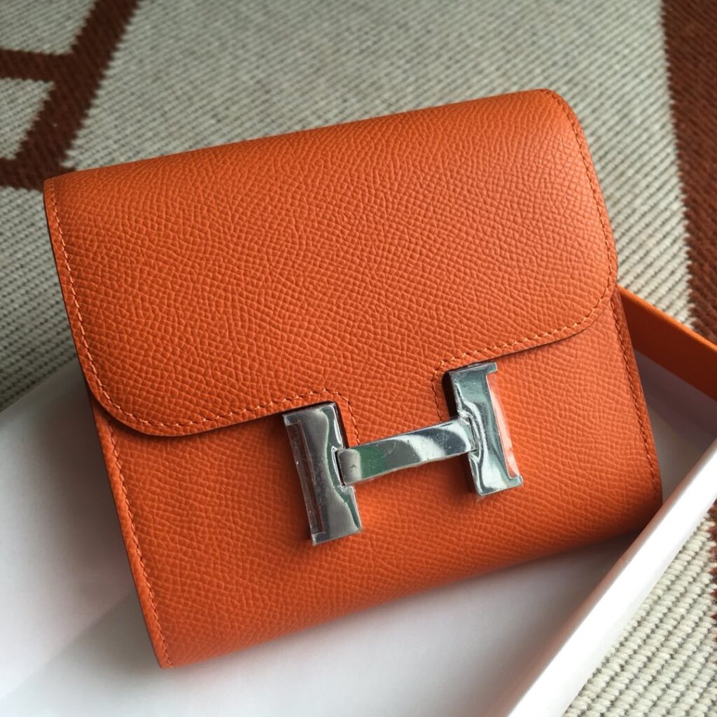 【希少入荷】エルメス Constance Compact 二つ折り短財布「携帯便利」