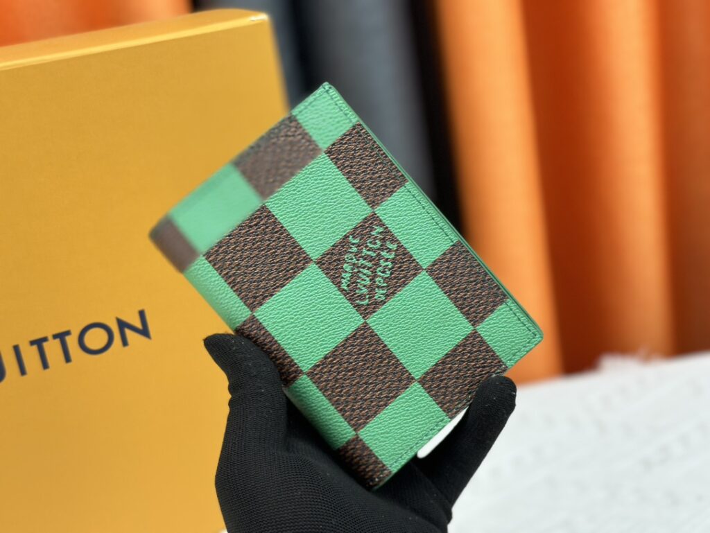 ルイ・ヴィトン パスポートカバー クーヴェルテュール・パスポール