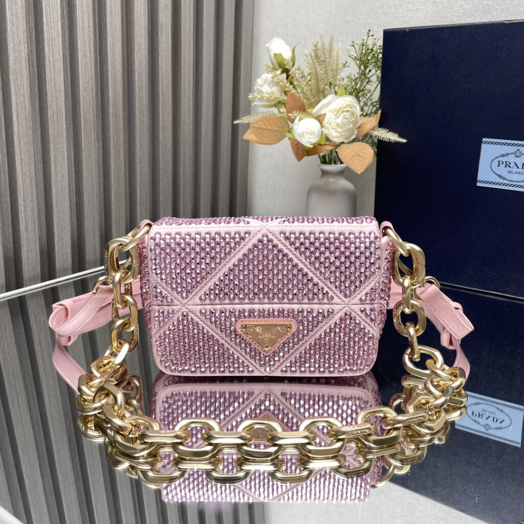 プラダ「Prada」クリスタル ミニバッグ
