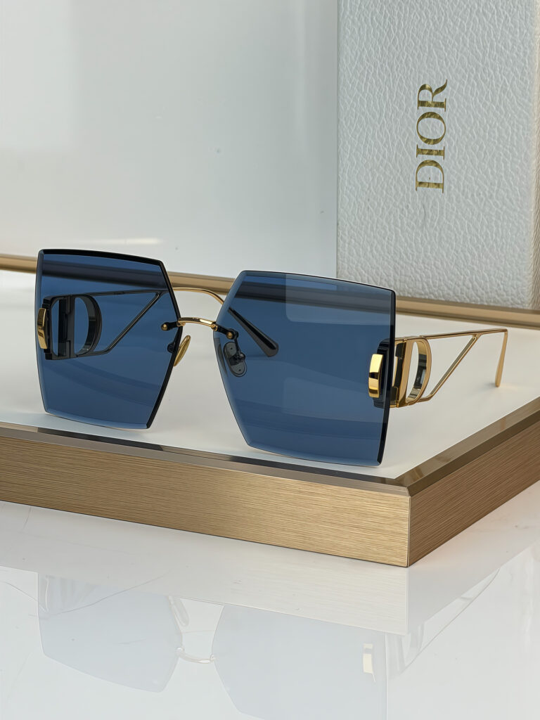 【注目新入荷】Dior フランス仕立てサングラス「ドライブ最適」
