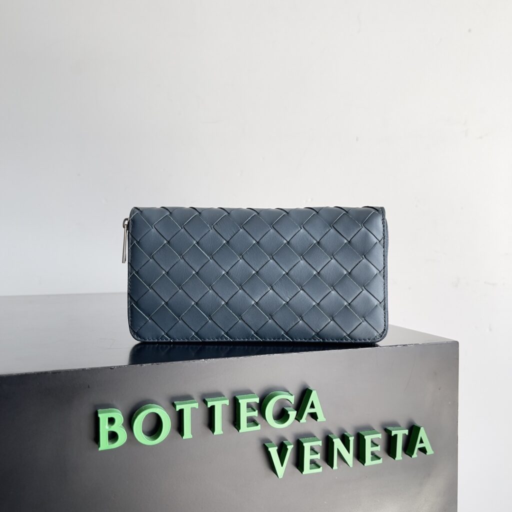 ボッテガ?ヴェネタ「Bottega Veneta」 カセット ロングウォレット