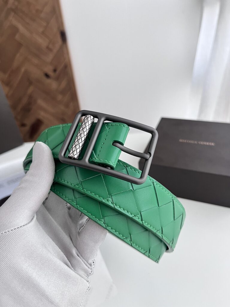 【ブランド品入庫】Bottega Veneta 上質素材ラグジュアリーベルト「全長約 100cm」