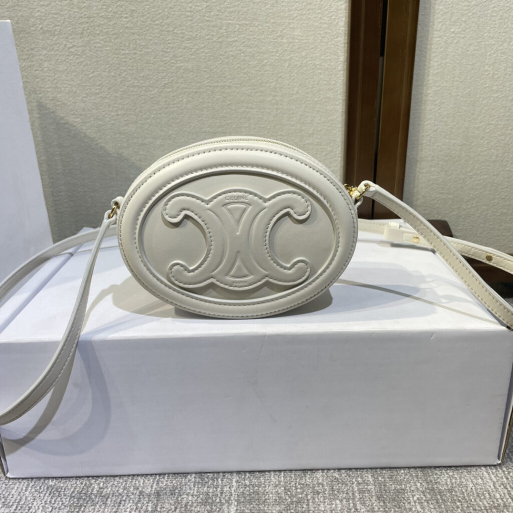 セリーヌ「Celine」TRIOMPHE ミニ ムーンケーキバッグ