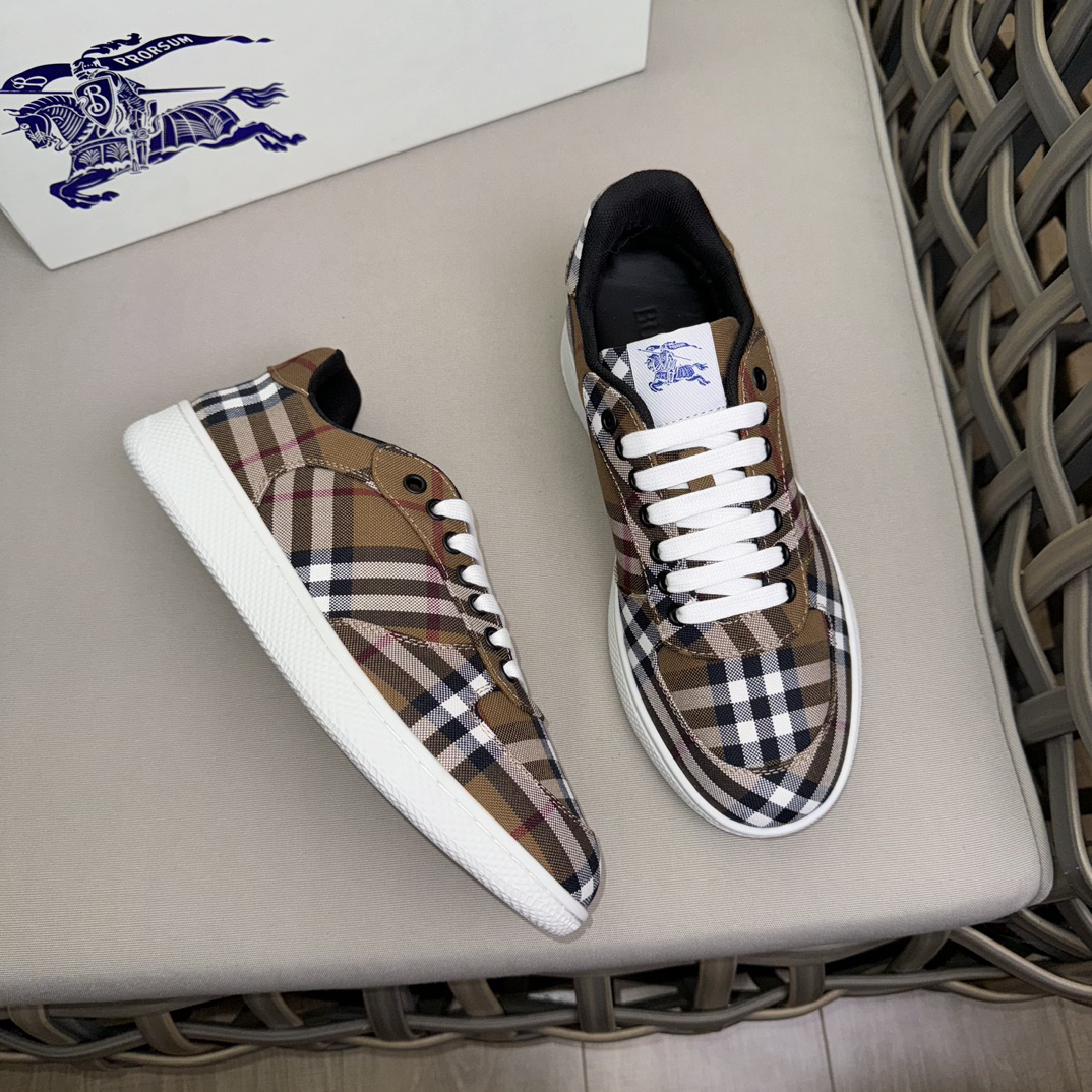 バーバリー チェック テラス スニーカー「Terrace Sneakers」
