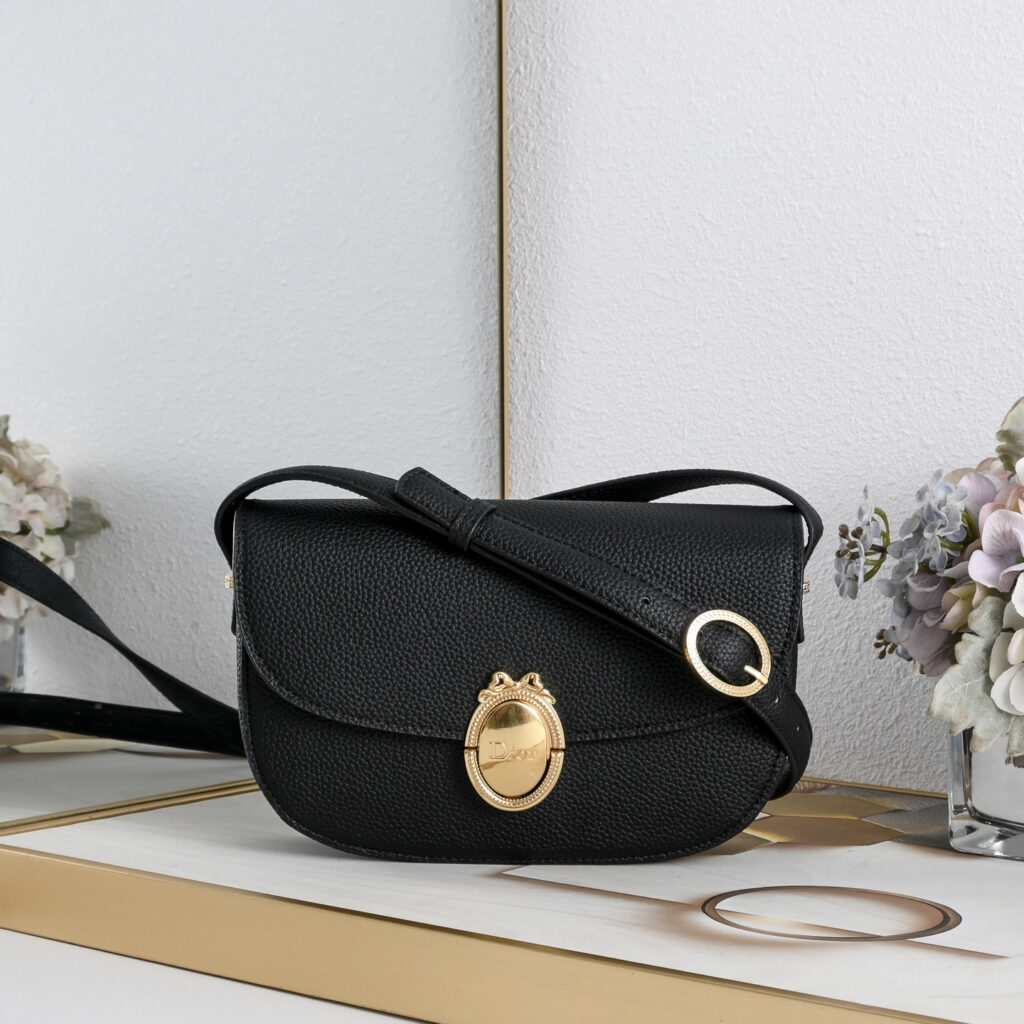 【大人気逸品】 ディオール メダイヨン フラップバッグ「Médaillon」