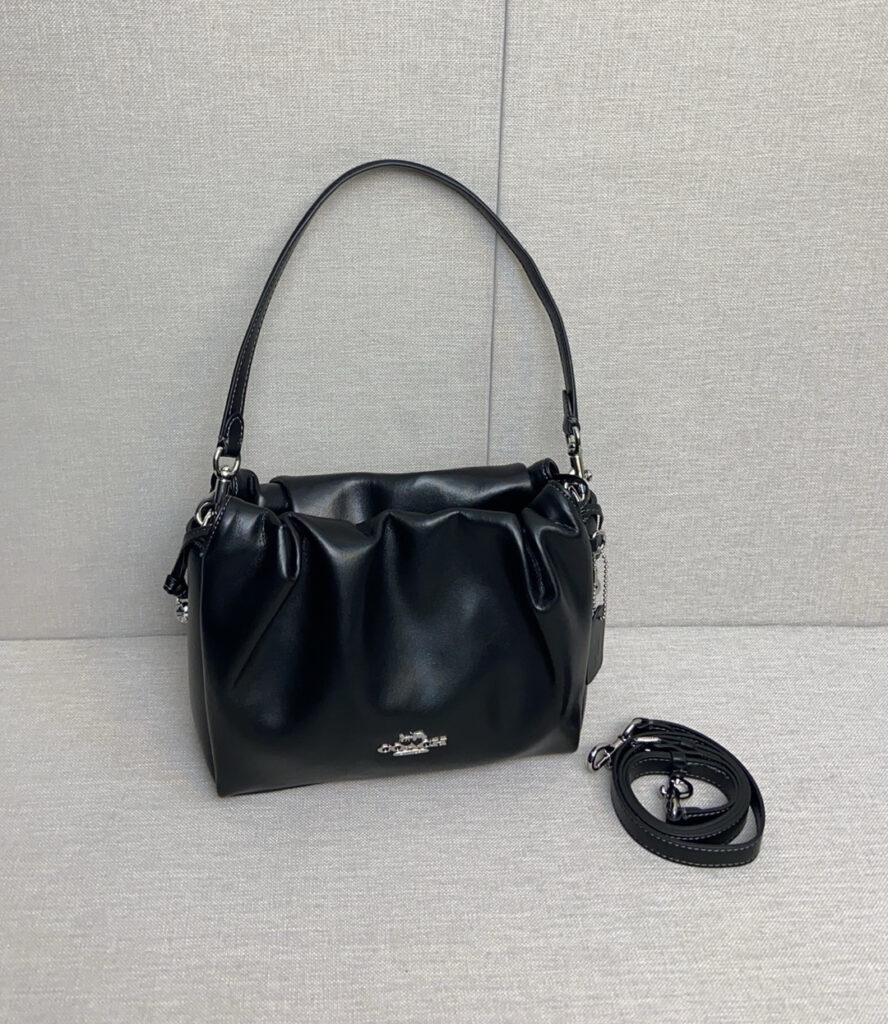 コーチ「Coach」Faye クラウド ショルダーバッグ
