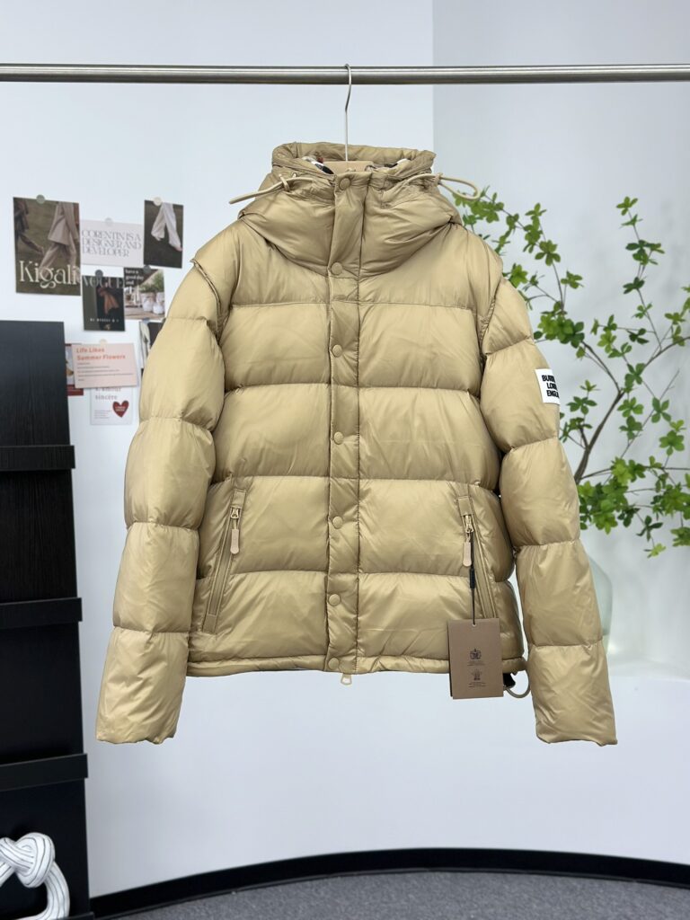 バーバリー「Burberry」 デタッチャブルスリーブ フード付きダウンジャケット