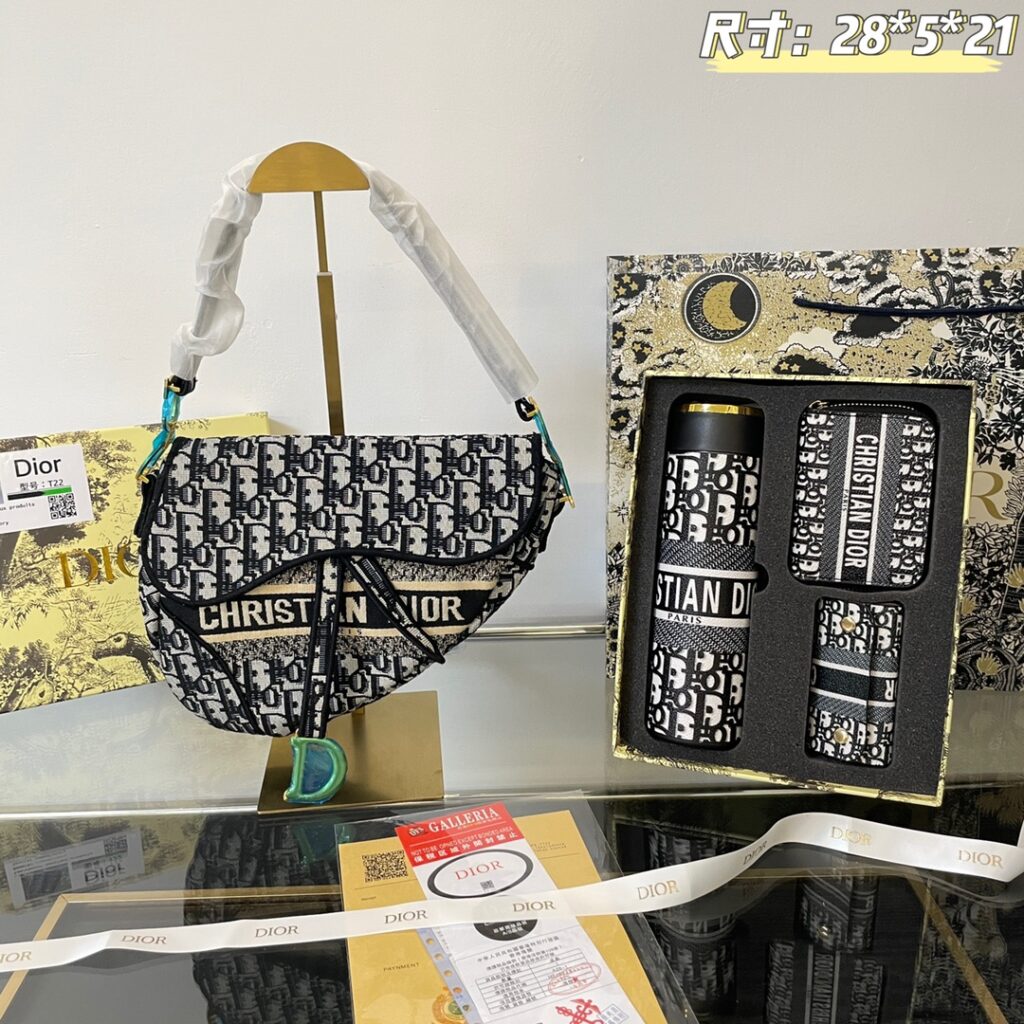 「クリスチャン・ディオール」Christian Dior サドルバッグ＋水筒＋ポーチ＋小物入れ ギフトセット 限定セール 大人気販売中