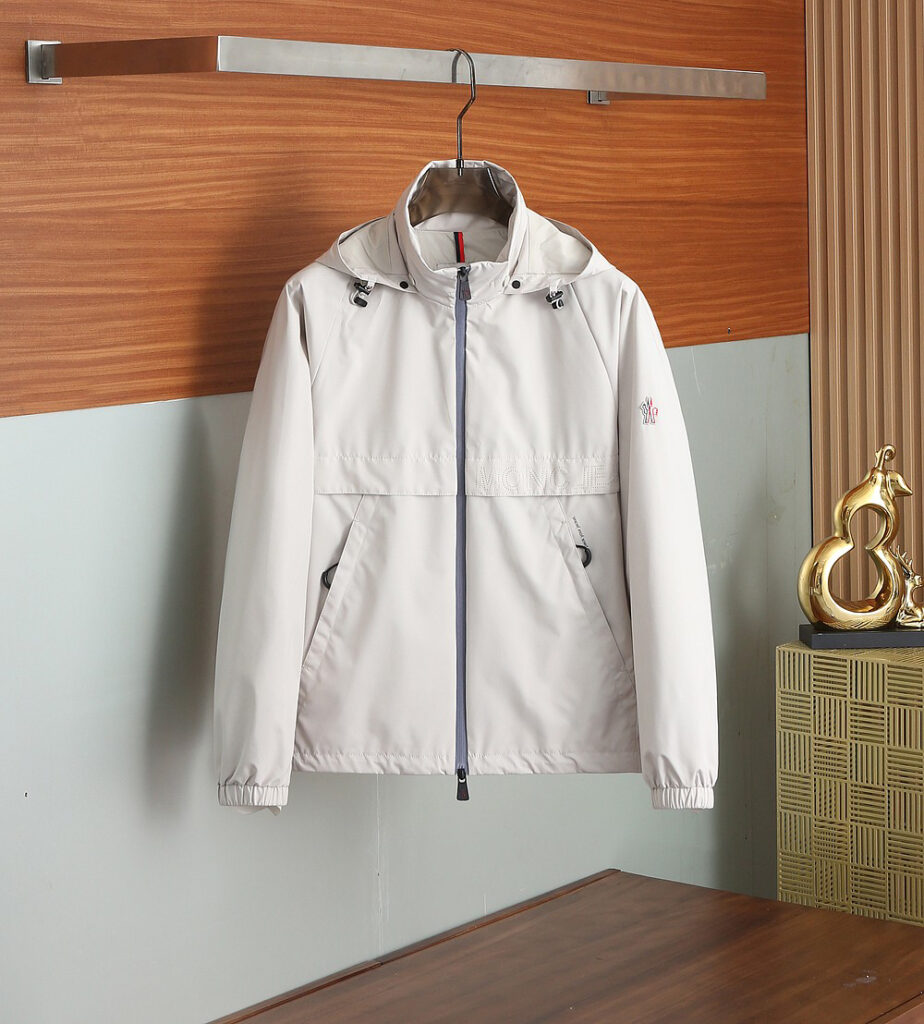 モンクレール「Moncler」春秋のフード付きジャケット