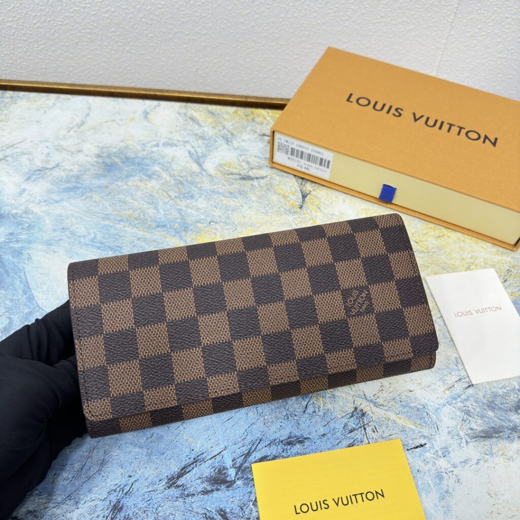 ルイ・ヴィトン モノグラム ウォレット「三つ折り財布」