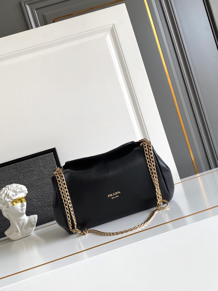 プラダ「Prada」Tumulte ショルダーバッグ