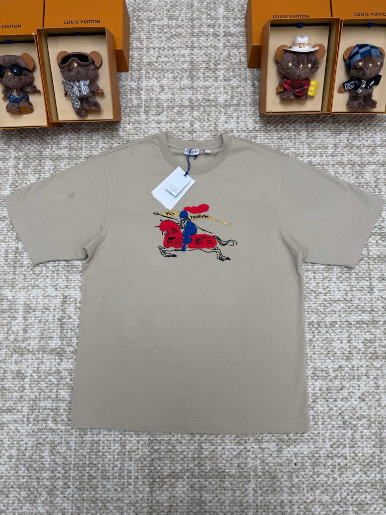 バーバリー「Burberry」 2026SS 馬年記念 Tシャツ