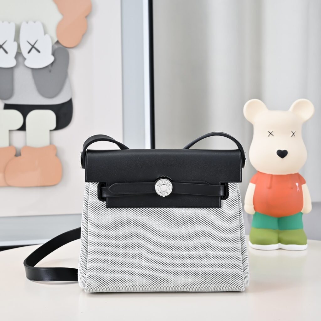 エルメス ミニ ハーバッグ ジップ 20 バッグ「Mini Herbag Zip Bag」