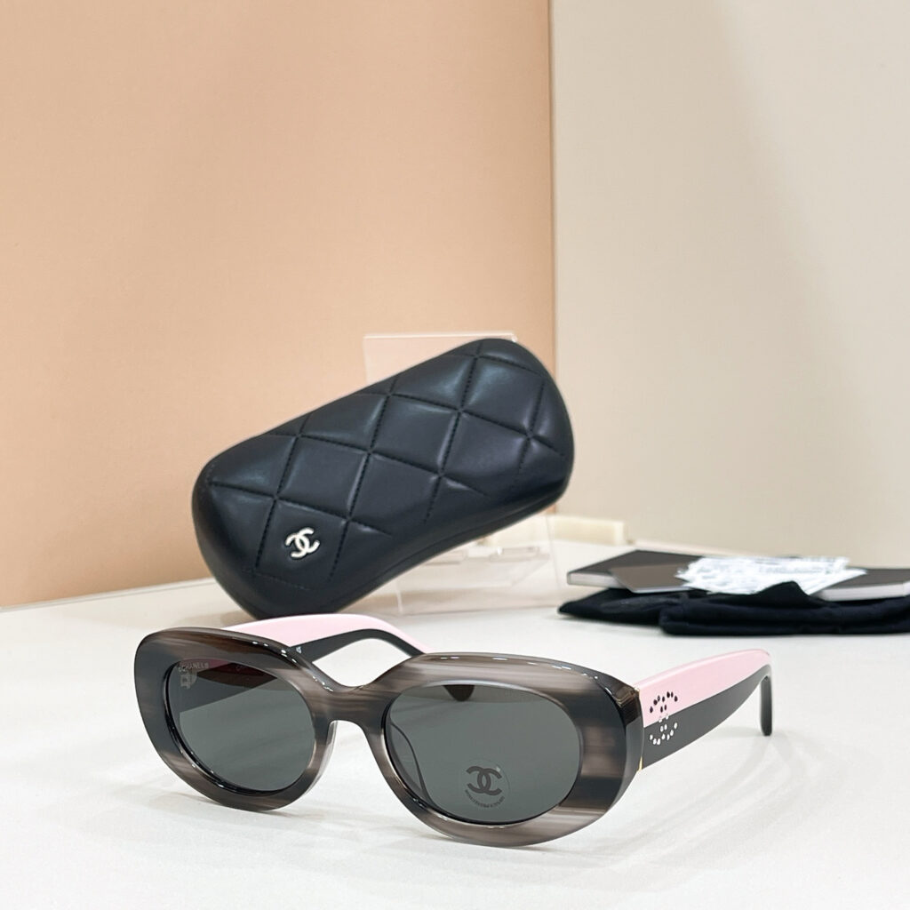 【新作到着】Chanel ハイセンスデザインサングラス「遮光レンズ搭載」