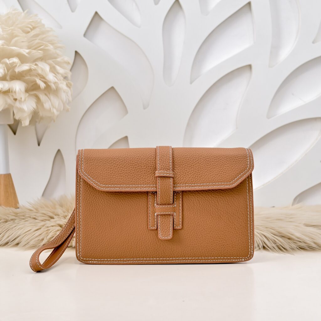 エルメス New H Passant フラップ付きクラッチバッグ
