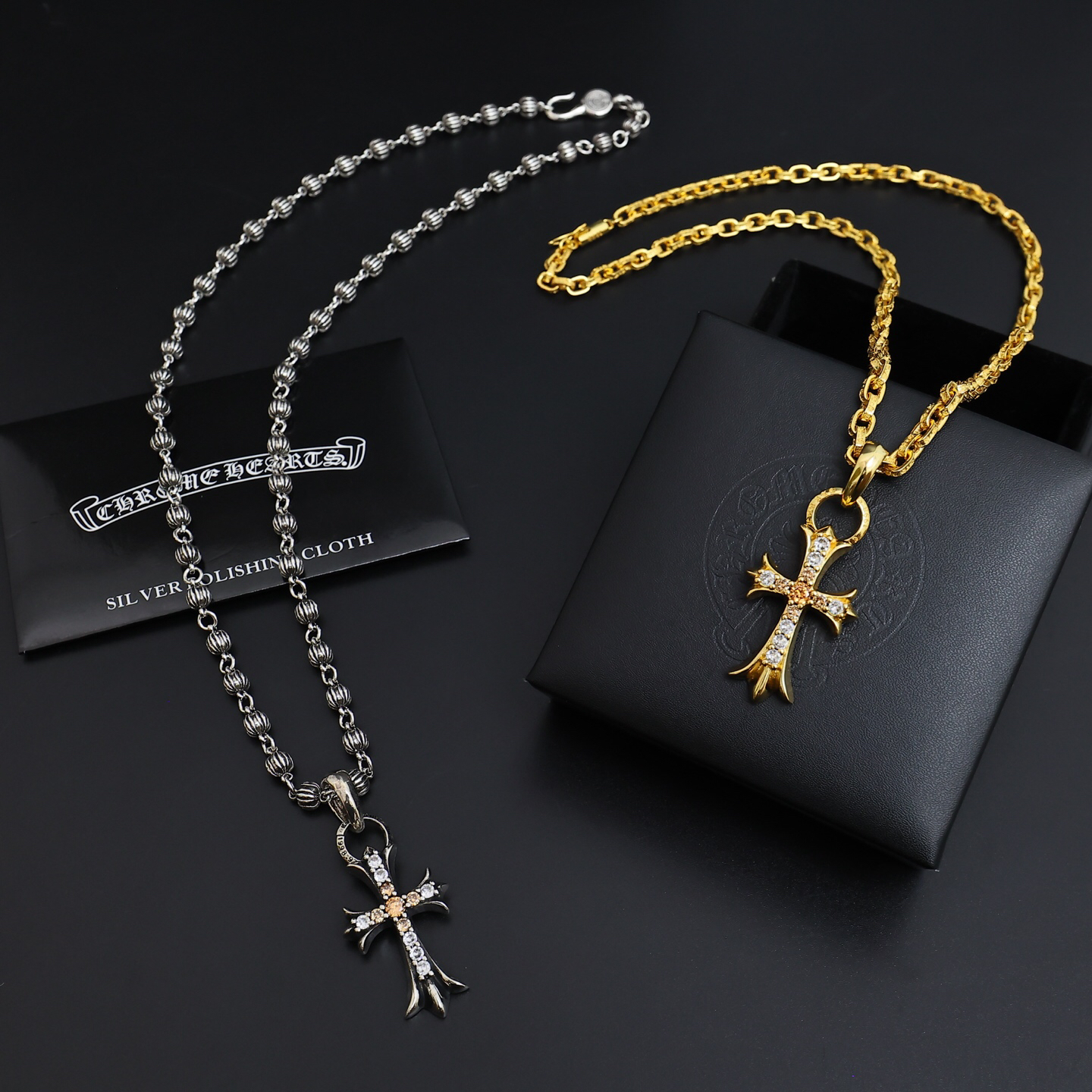 クロムハーツ「Chrome Hearts」のクラシックネックレス - 日常に上品なアクセントを添えるユニセックスモデル
