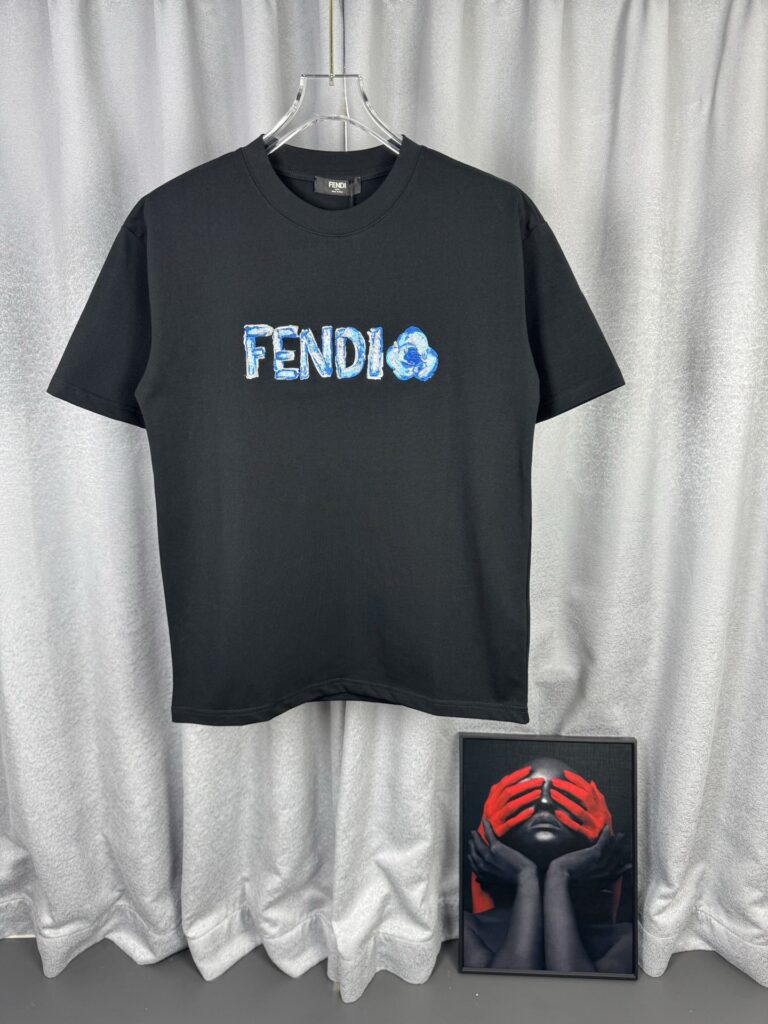 フェンディ「Fendi」 アイコンロゴ 刺繍Tシャツ