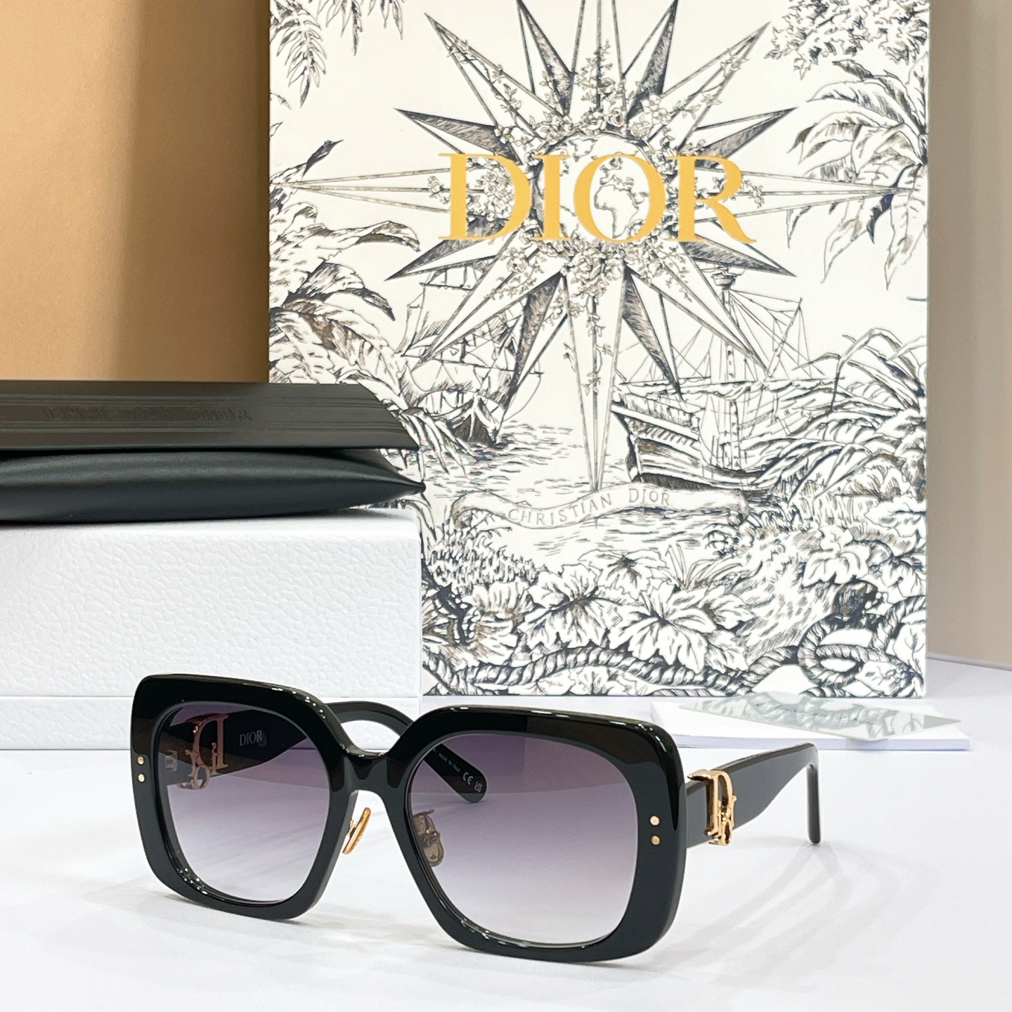【注目新入荷】Dior フランス仕立てサングラス「ドライブ最適」