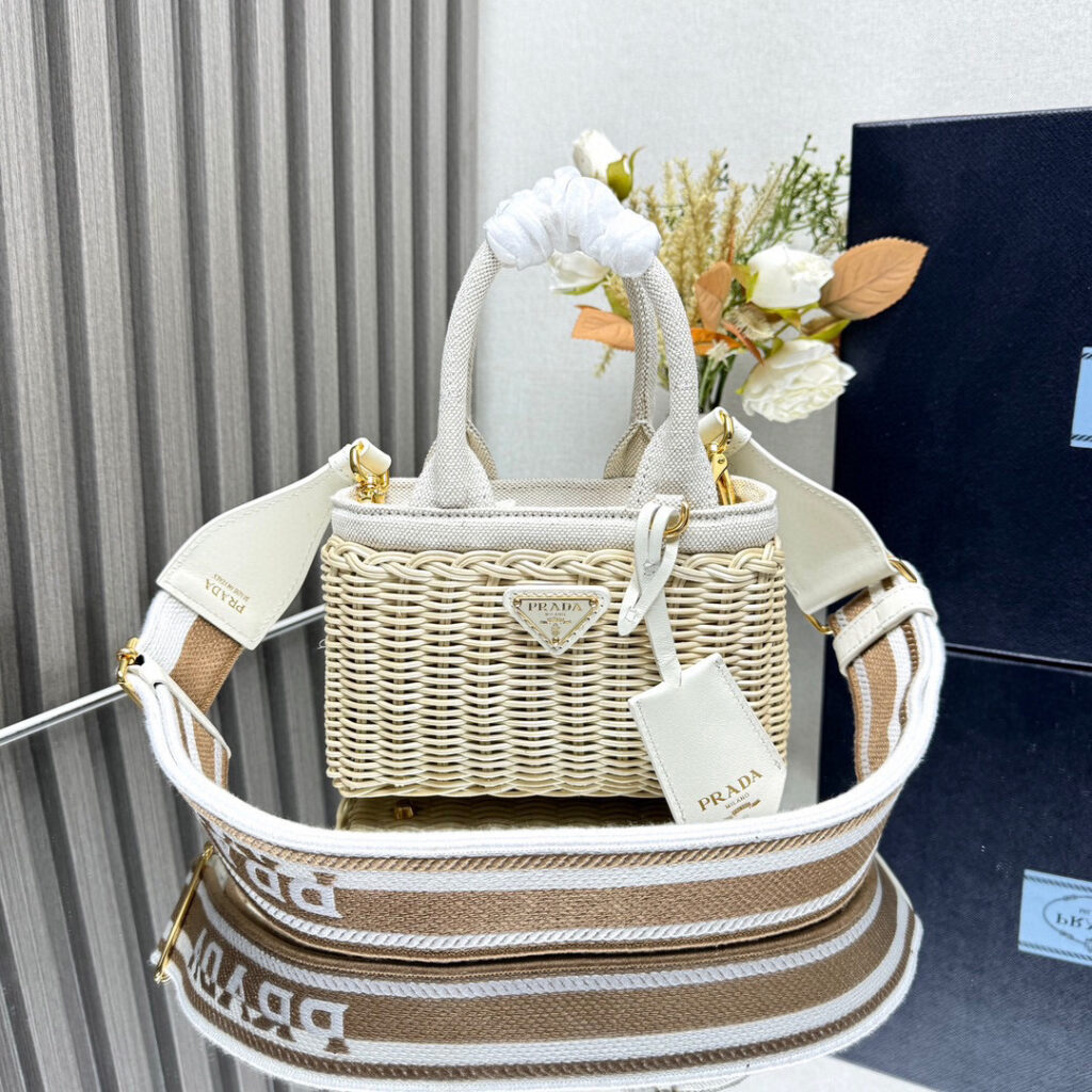 プラダ「Prada」2024春夏 ウィッカー&キャンバストートバッグ