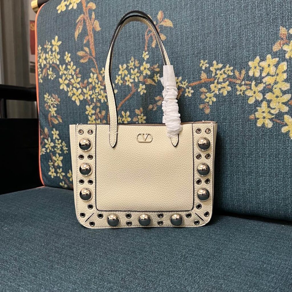 ヴァレンティノ「Valentino」ガラヴァーニ スモール レザー ハンドバッグ