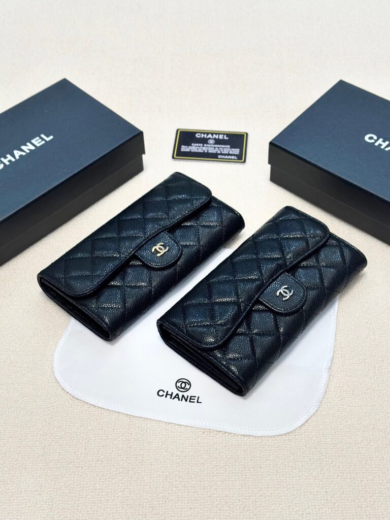シャネル「Chanel」キャビアレザー バイフォールド財布