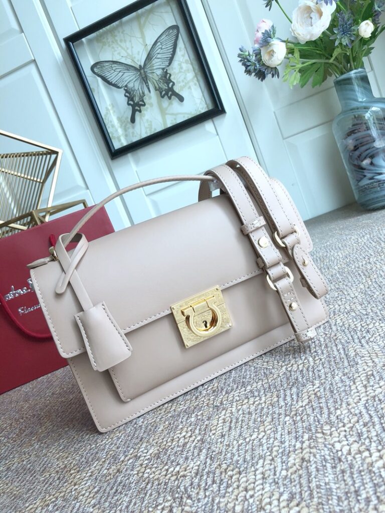 フェラガモ「Ferragamo」ガンチーニトップハンドルバッグ