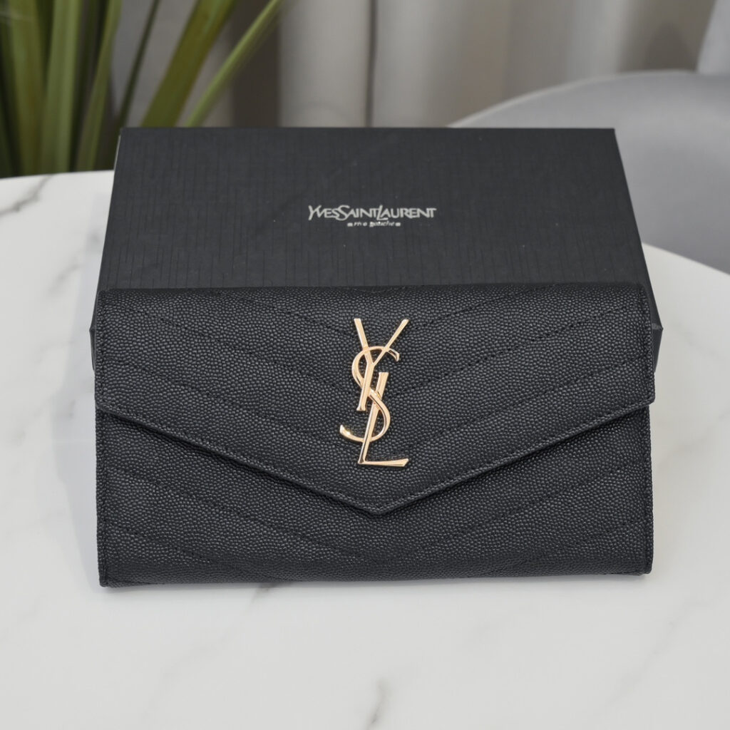 サンローラン「Saint Laurent」カサンドラ マトラッセ ラージ フラップウォレット