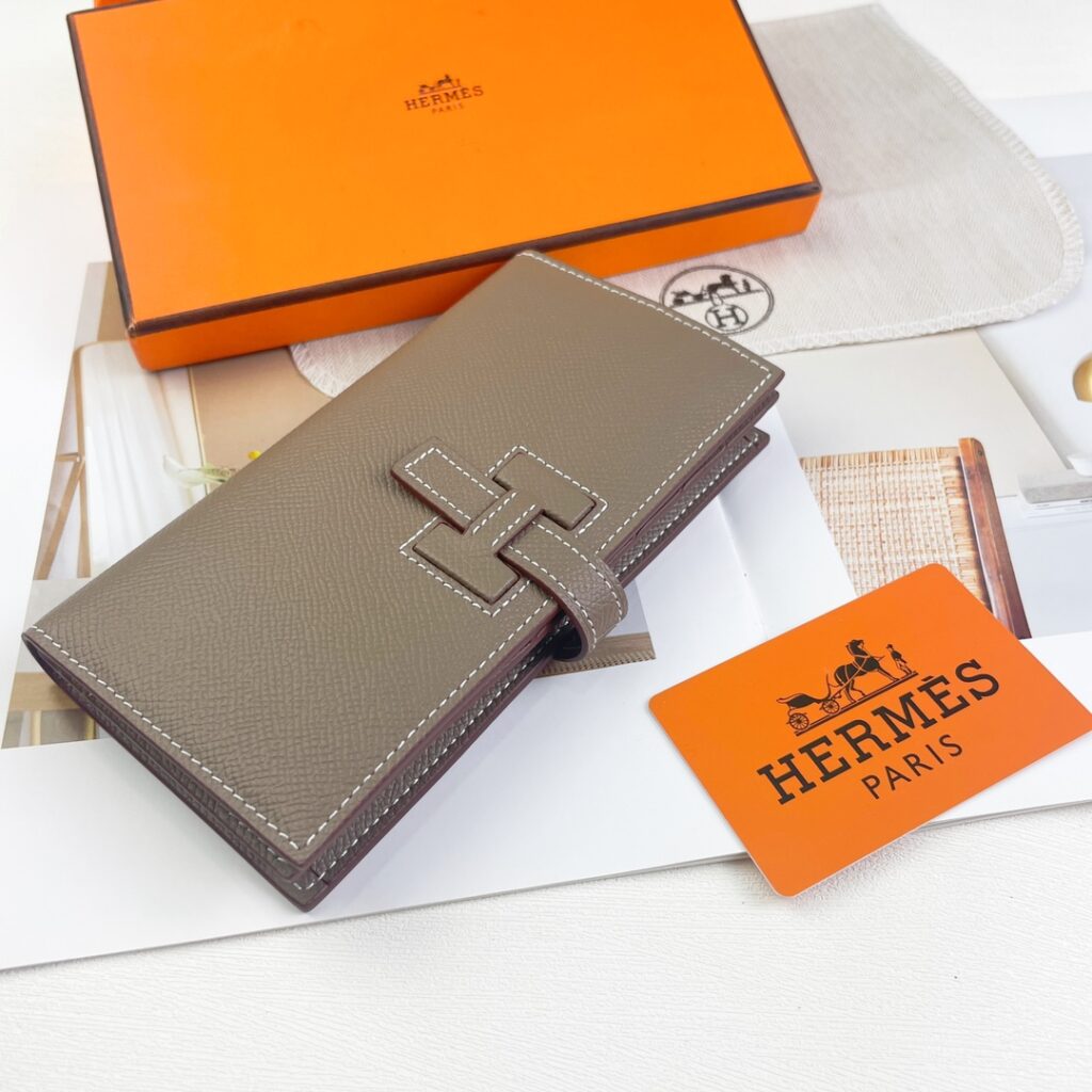 エルメス New H Passant トゥータンマン 縦型ウォレット