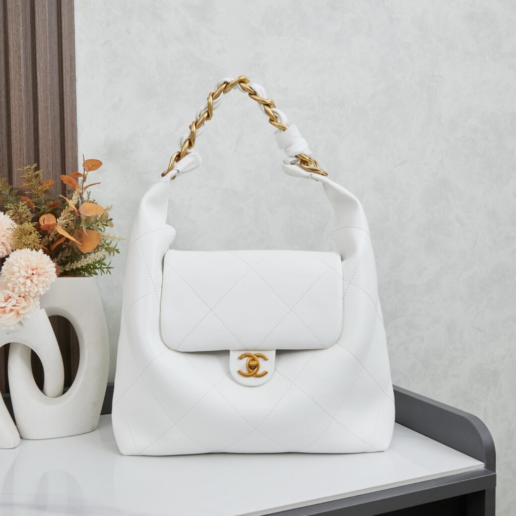 シャネル マキシ ホーボー バッグ「Hobo Bag」