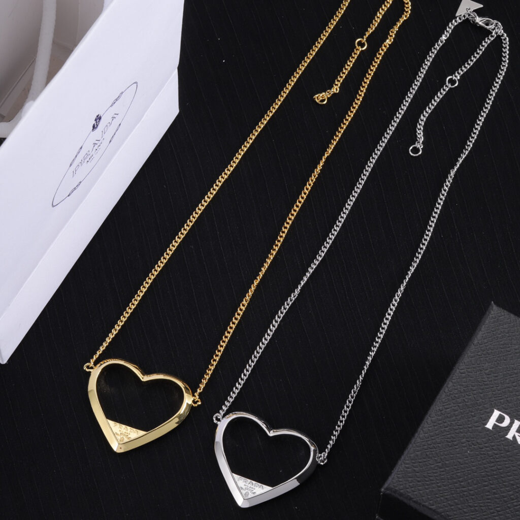 プラダ「Prada」Eternal Gold 18Kゴールドネックレス