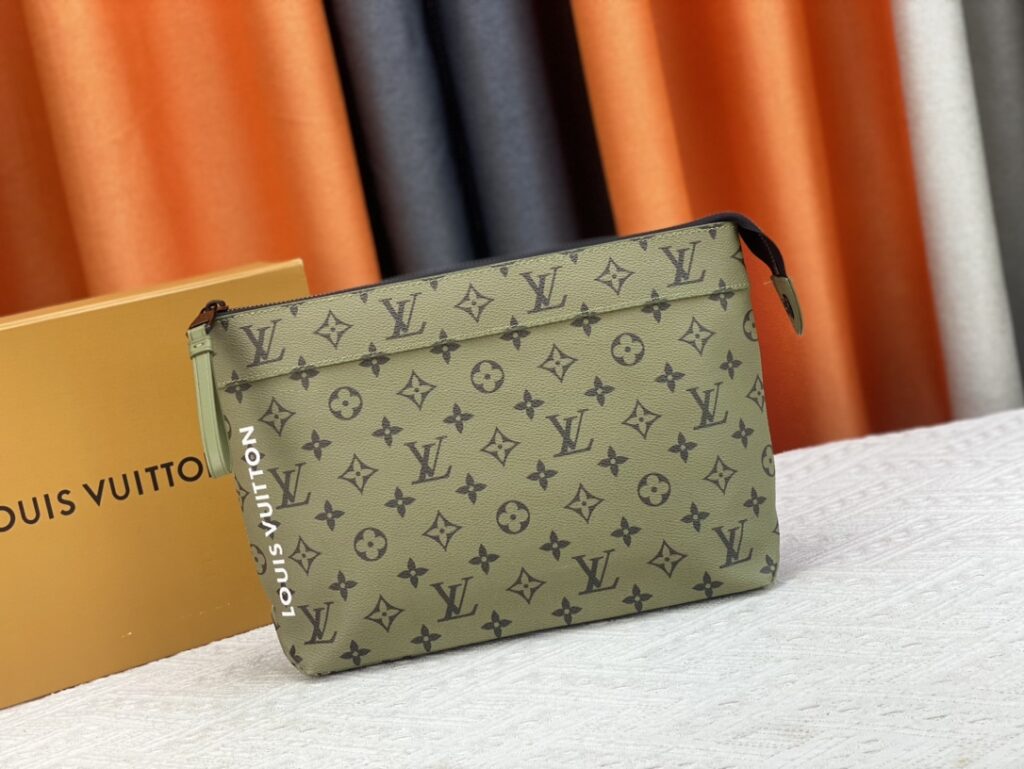 ルイ・ヴィトン「Louis Vuitton」ポシェット･ヴォワヤージュ スープル