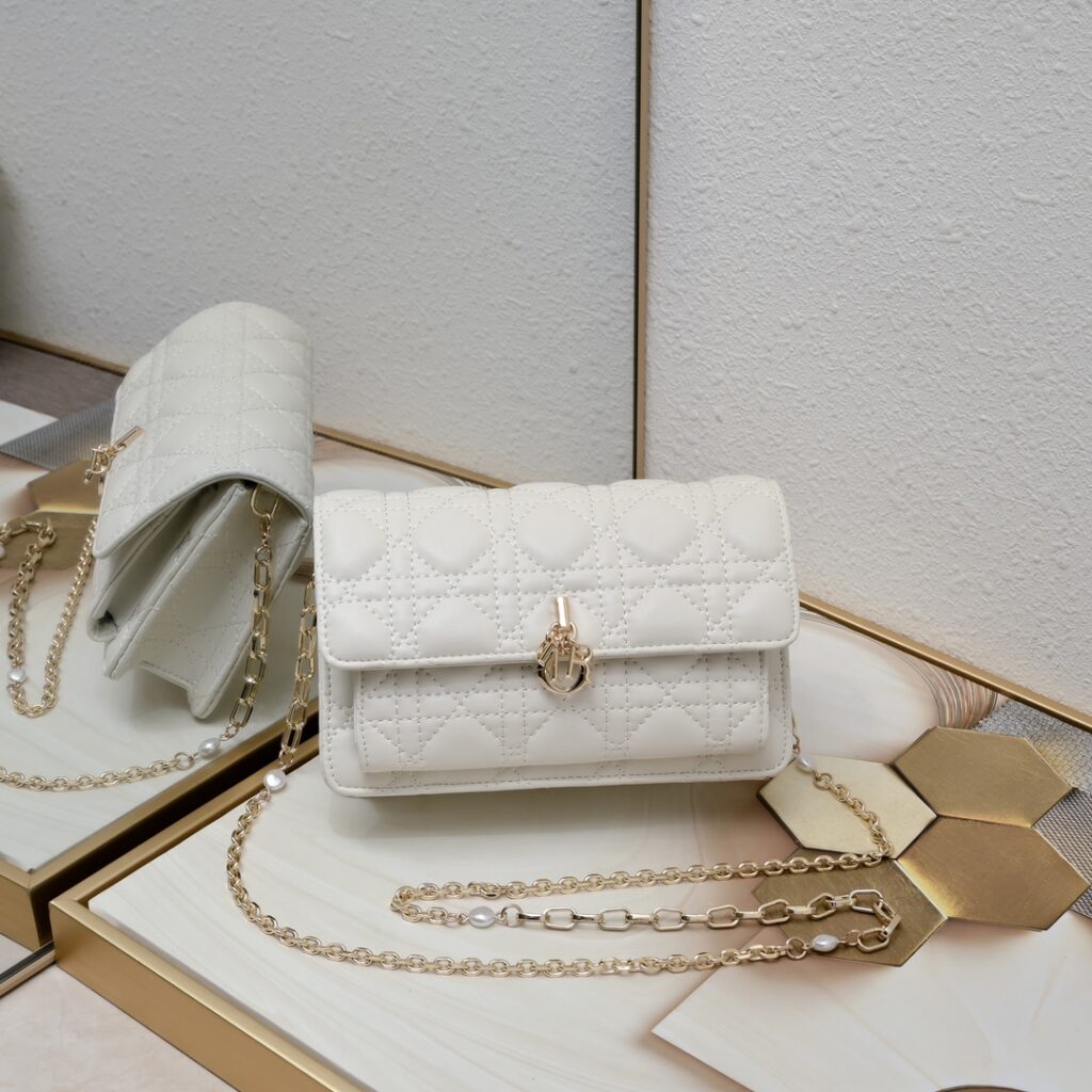 ディオール「Dior」Lady Dior チェーンバッグ