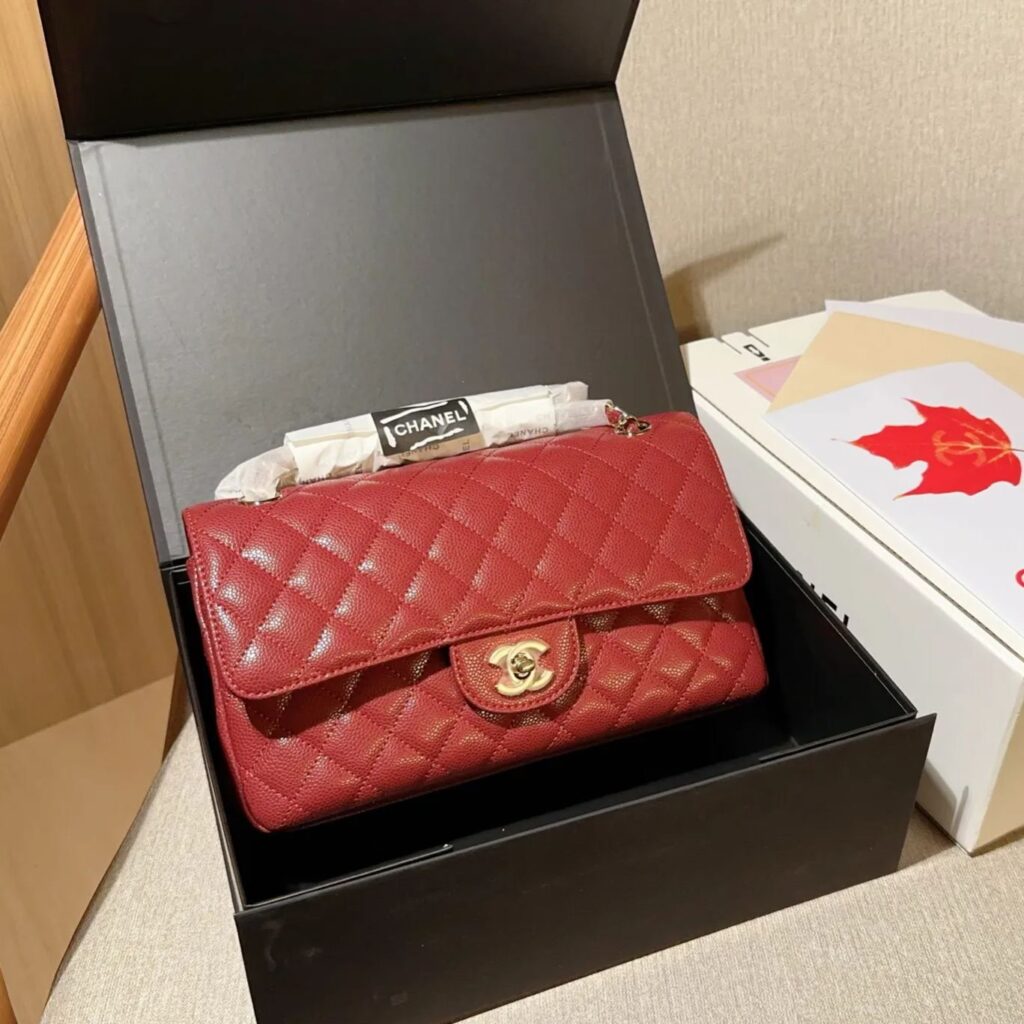 シャネル「Chanel」クラシック フラップ キャビア ゴールドボタン 25cm ショルダーバッグ