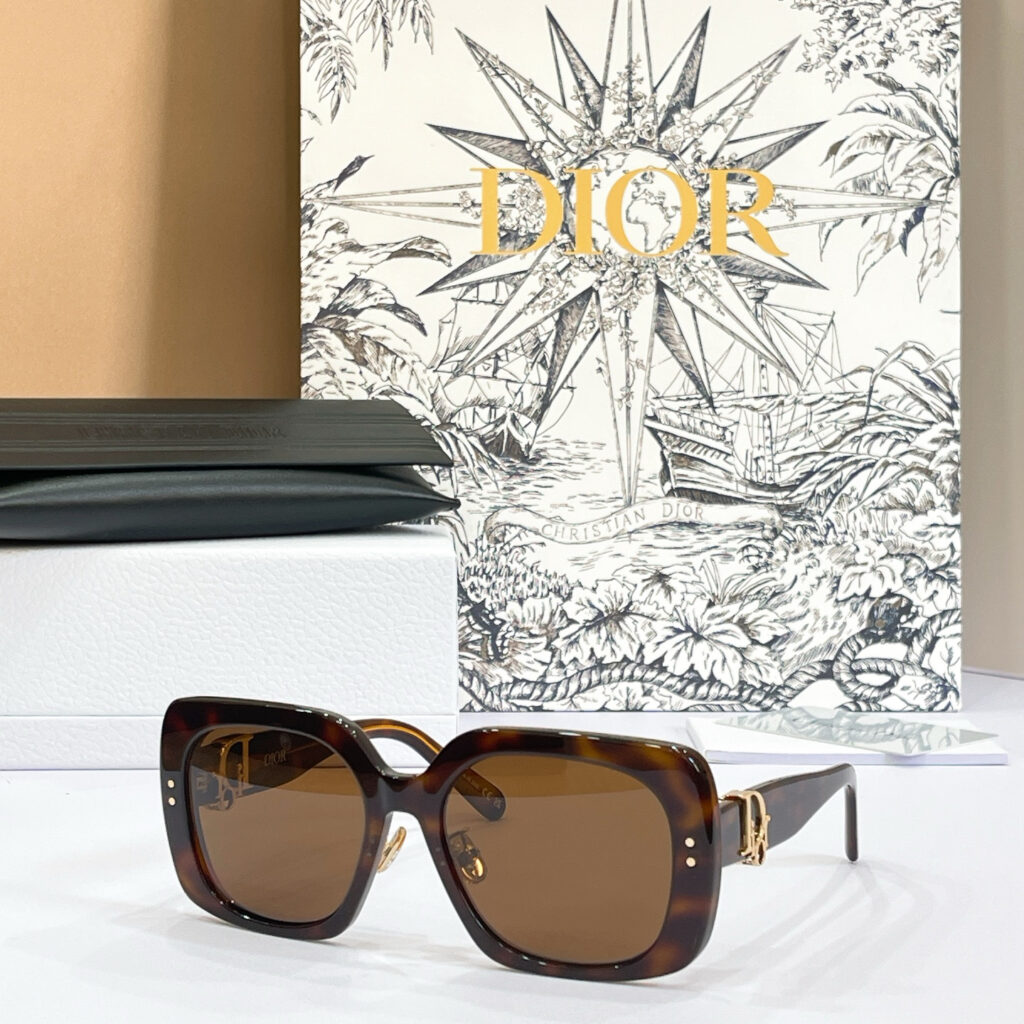 【注目新入荷】Dior フランス仕立てサングラス「ドライブ最適」