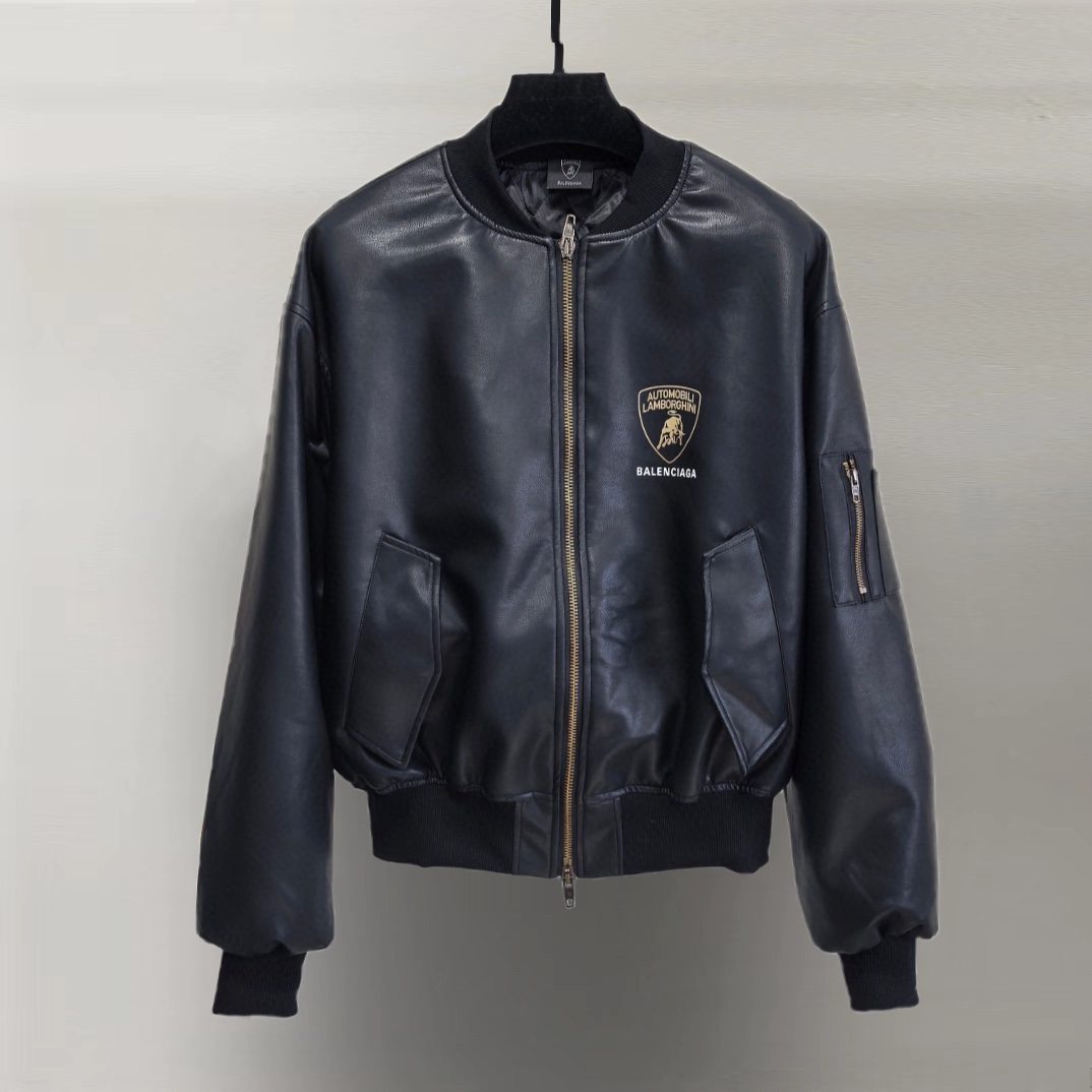 バレンシアガ「Balenciaga」 × AUTOMOBILI LAMBORGHINI シールドエンブレム レザージャケット