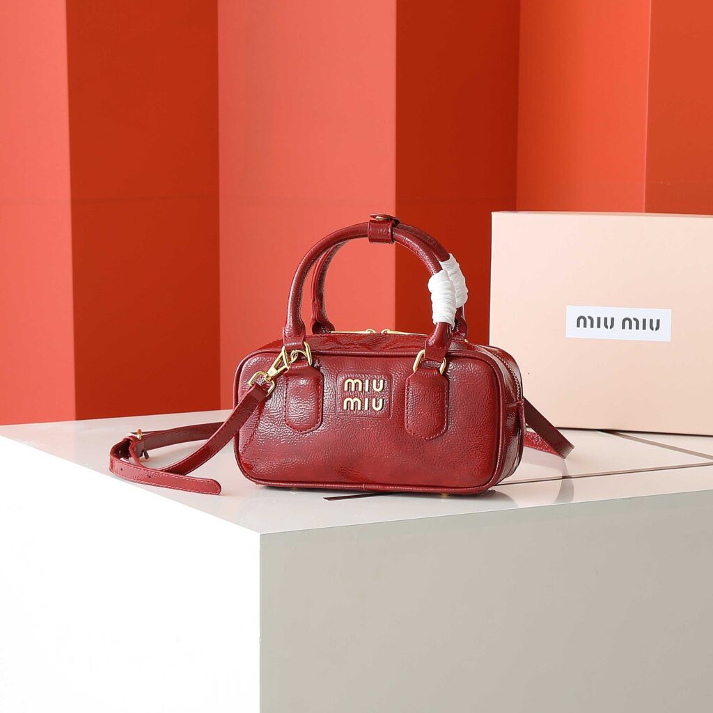 ミュウミュウ アルカディ レザー レギュラーバッグ「Arcadie Bag」