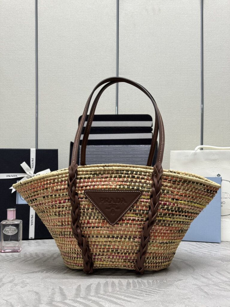 プラダ「Prada」ラフィア＆レザー バスケットトート