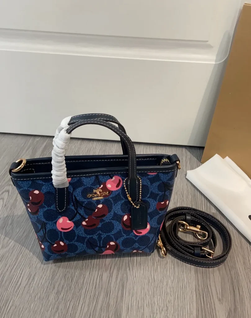 コーチ「Coach」 Mini City チェリープリント ミニトートバッグ