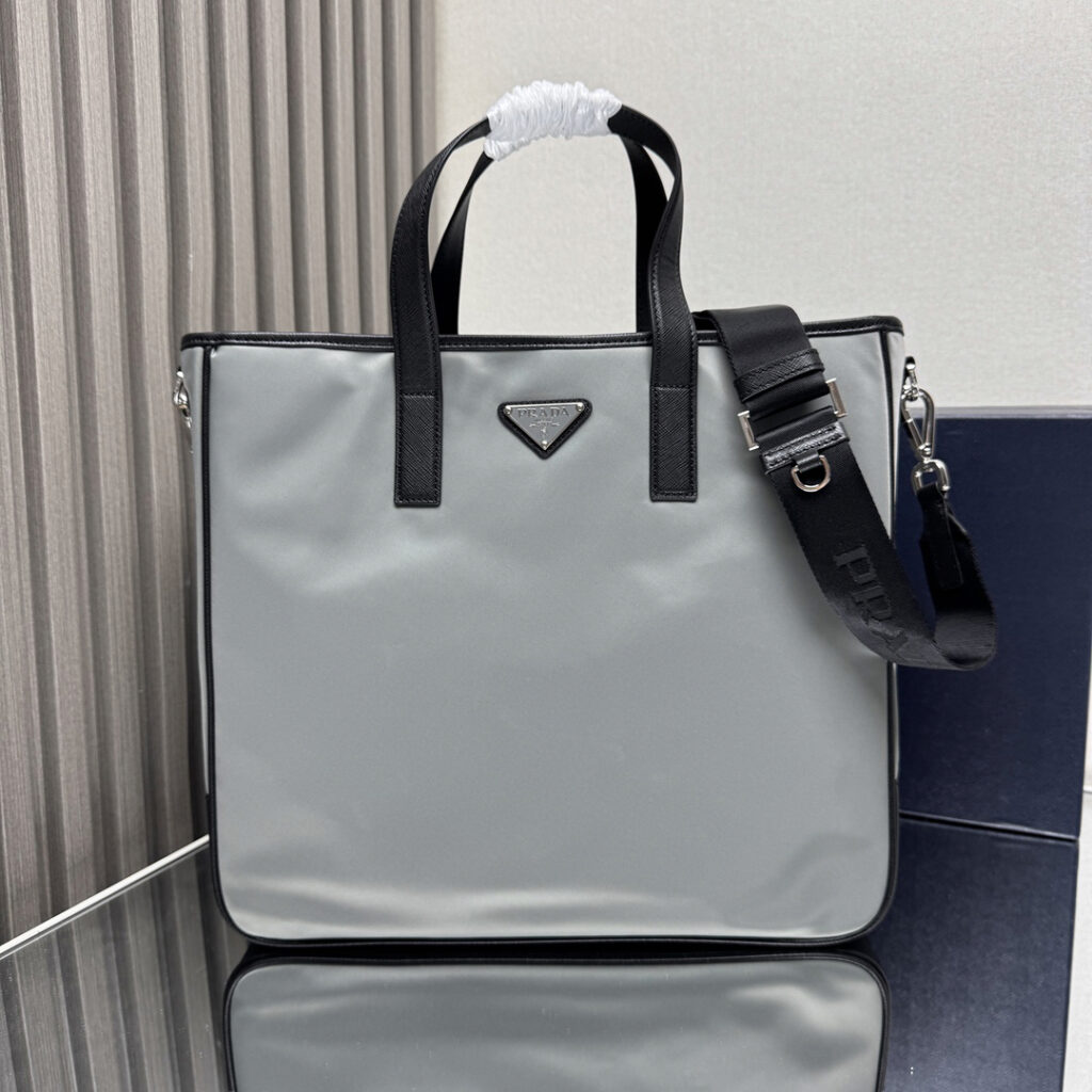 プラダ「Prada」メンズ ミニマリスト トートバッグ トートバッグ