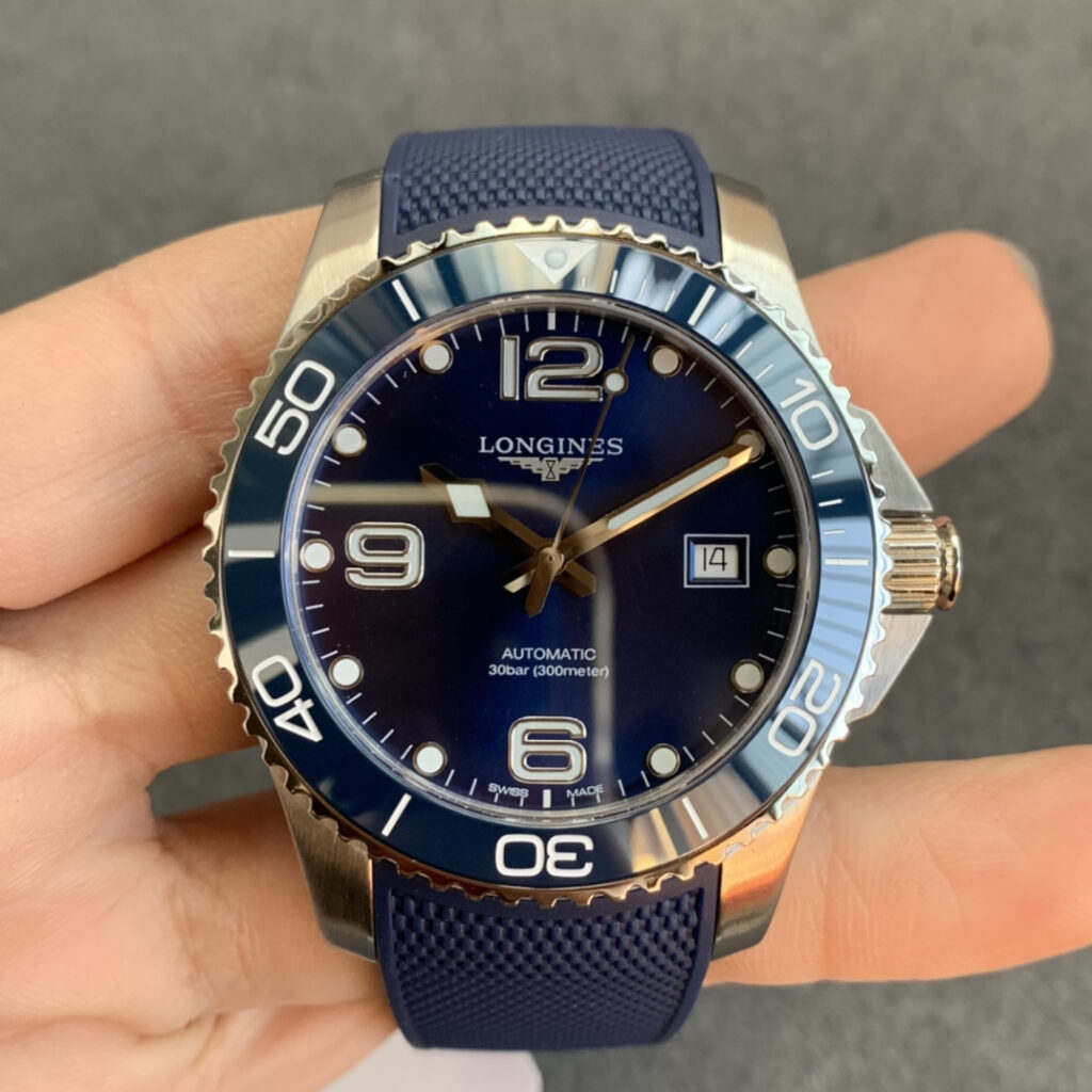 ロンジン「Longines」HydroConquestセラミックベゼル アイスブルー文字盤 メンズウォッチ41MM