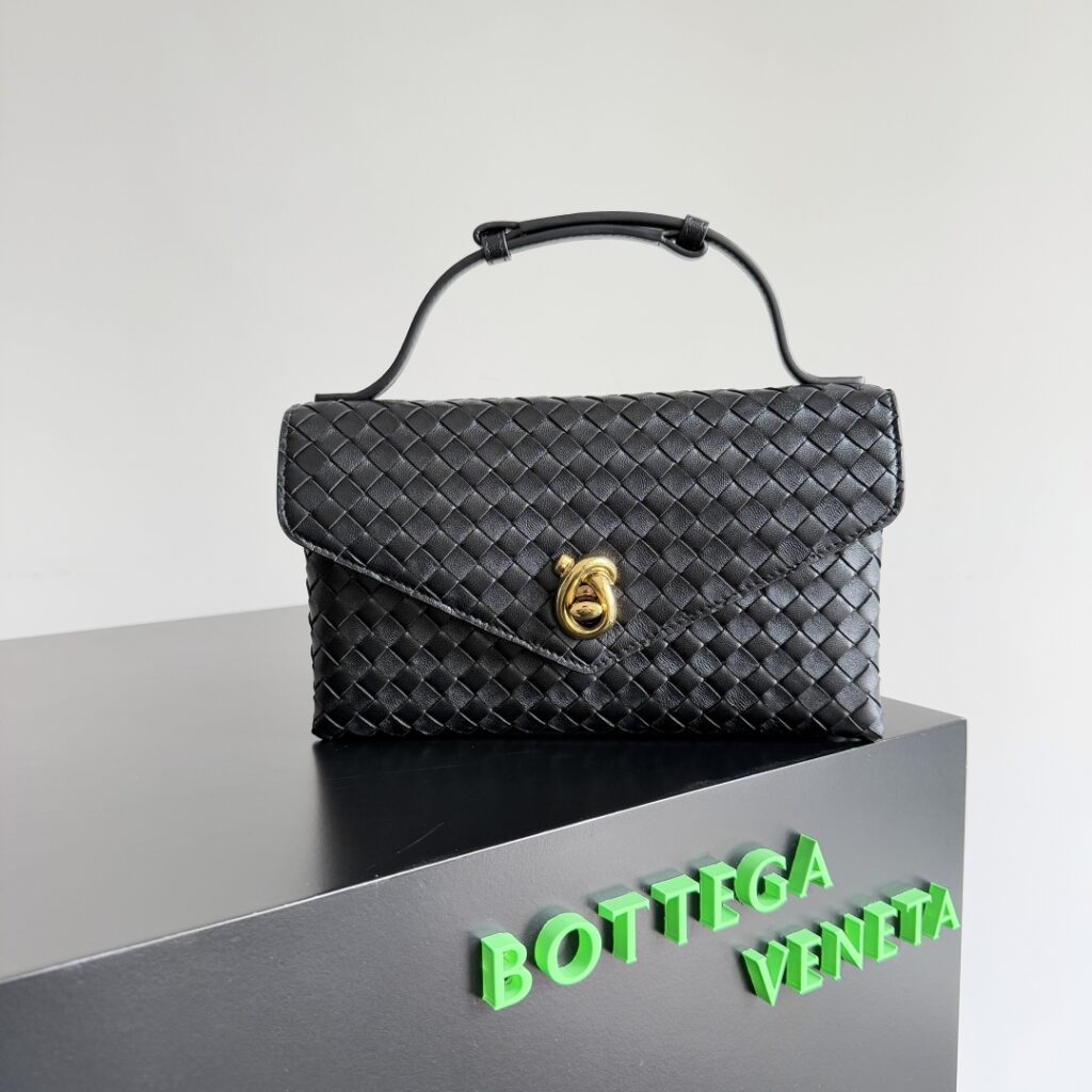 ボッテガ・ヴェネタ「Bottega Veneta」Knot Lock ショルダーバッグ