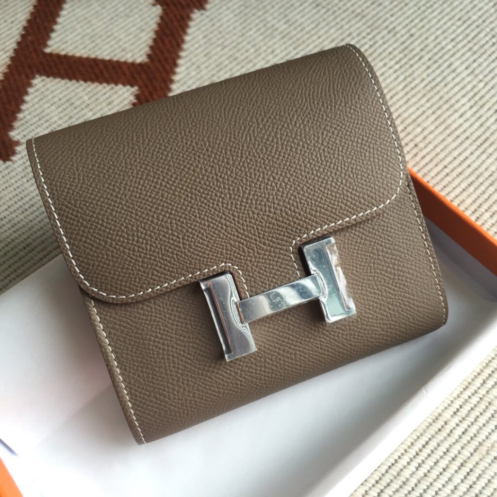 【希少入荷】エルメス Constance Compact 二つ折り短財布「携帯便利」