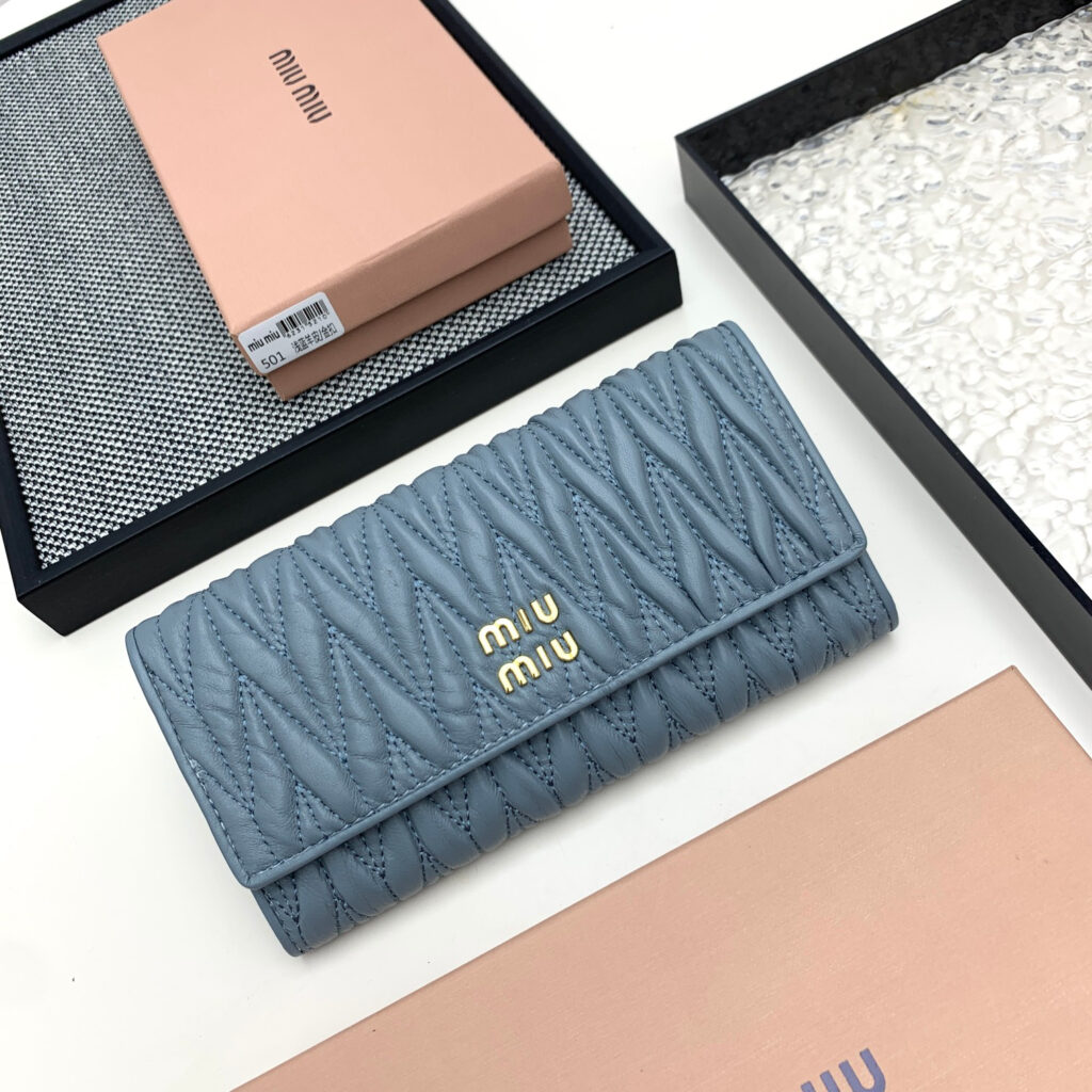 ミュウミュウ ラージ マトラッセ ナッパレザー ウォレット「Matelassé Wallet」