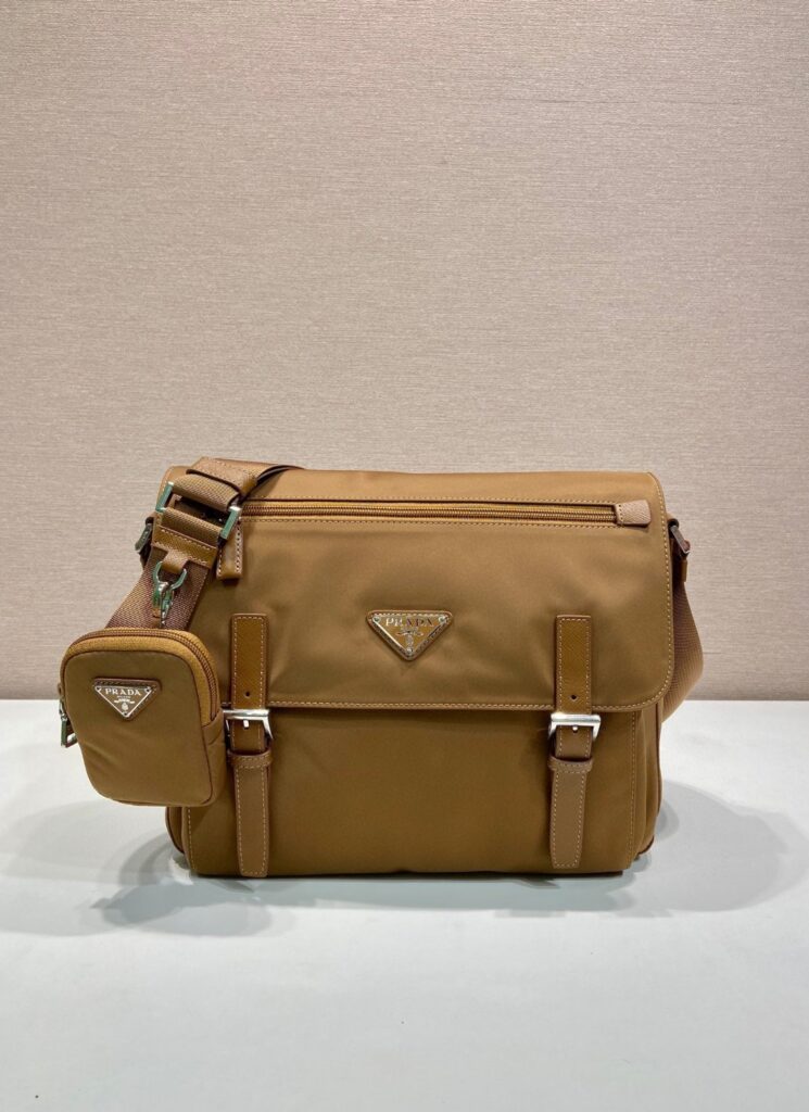 プラダ「Prada」リサイクルナイロンショルダーバッグ