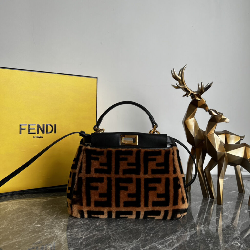 フェンディ「Fendi」シープスキン珐琅シリーズ ミニトートバッグ