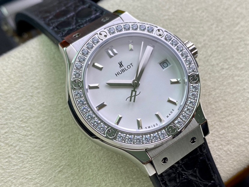 ウブロ［Hublot］クラシックフュージョン レディースウォッチ33MM